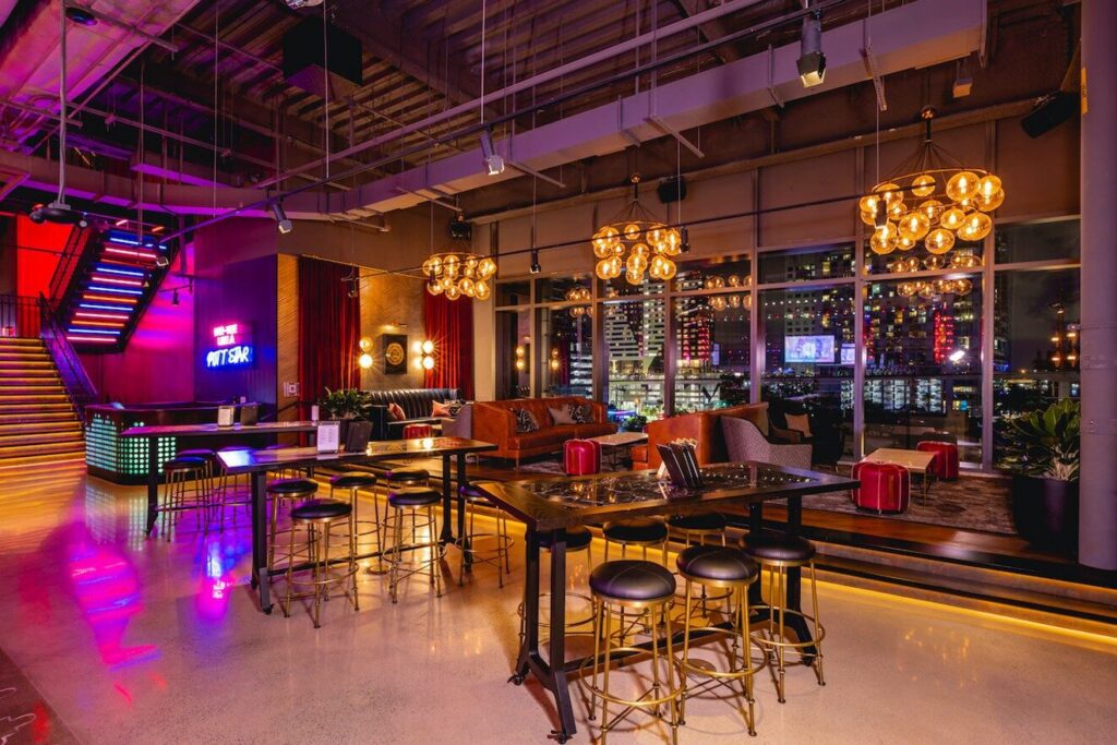Puttshack Miami with Designform Foundation bar stools